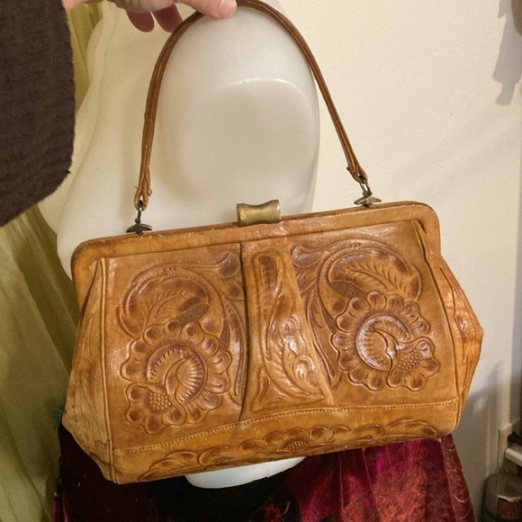 Leather vintage handbag with brass closure made in Mexico - Picture 1 of 14
